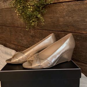 Nina Gold Taupe Wedge Evening Formal Shoes LikeNew misses 6.5 WORN ONCE BOX Prom